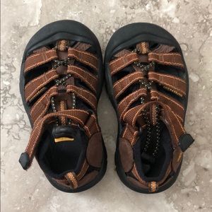 KEEN water sandal size 9 brown